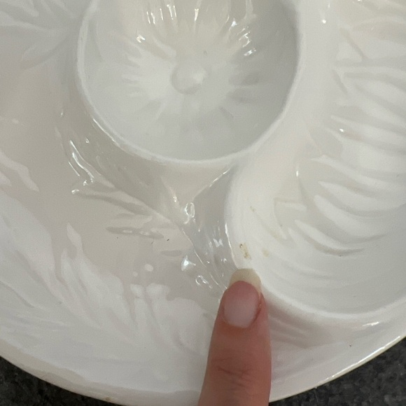 California Pottery White Artichoke Plates 352 Set of 2 - Picture 5 of 8